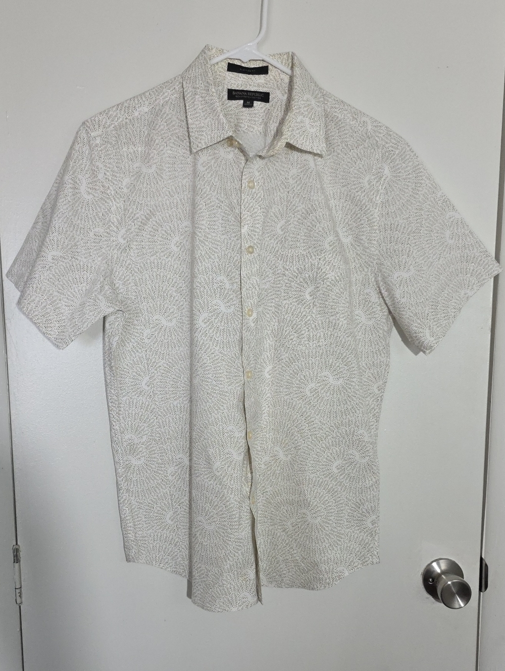 Banana Republic Men's Short Sleeve Button-Down in Cream Floral Pattern